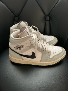 Nike Jordan High-Top Sneakers in White, Light Gray and Black